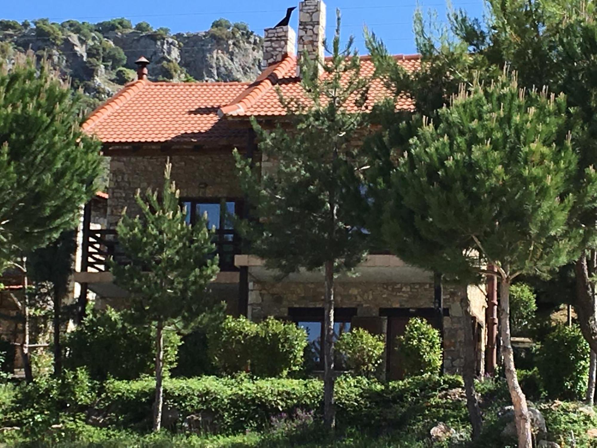 Georgio'S V Chalet Kalavrita Bagian luar foto